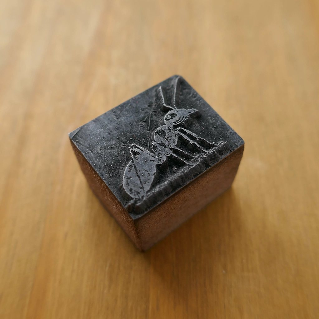 Ant Alert Stand